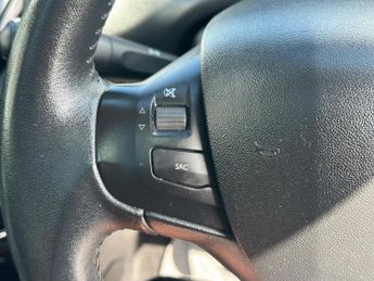 Peugeot 208 1.6 e-HDi Feline Euro 5 (s/s) 5dr (Nav)