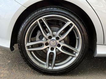 Mercedes-Benz A Class 2.1 A200d AMG Line Hatchback 5dr Diesel 7G-DCT Euro 6 (s/s) (136
