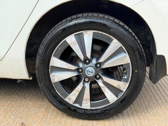 Nissan Leaf 24kWh Tekna Auto 5dr