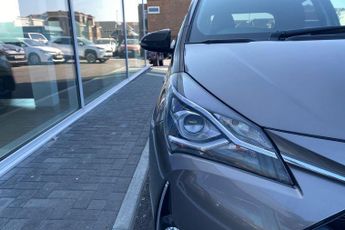 Toyota Yaris 1.5 VVT-h Design Hatchback 5dr Petrol Hybrid E-CVT Euro 6 (s/s) 