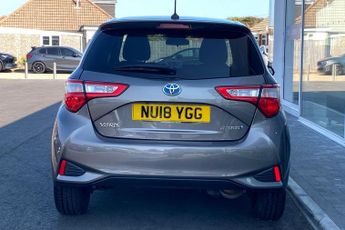 Toyota Yaris 1.5 VVT-h Design Hatchback 5dr Petrol Hybrid E-CVT Euro 6 (s/s) 
