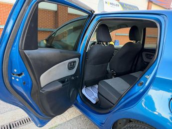 Toyota Yaris 1.5 VVT-h Icon Hatchback 5dr Petrol Hybrid E-CVT Euro 6 (101 ps)