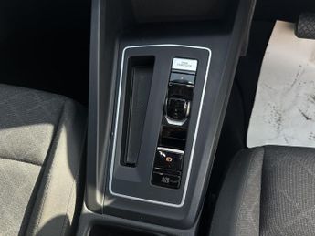 Volkswagen Golf LIFE ETSI S-A