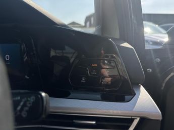 Volkswagen Golf LIFE ETSI S-A