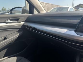 Volkswagen Golf LIFE ETSI S-A