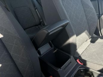 Volkswagen Golf LIFE ETSI S-A