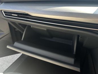 Volkswagen Golf LIFE ETSI S-A