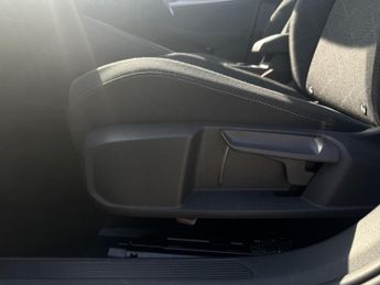 Volkswagen Golf LIFE ETSI S-A