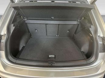 Volkswagen Tiguan 2.0 TDI R-Line SUV 5dr Diesel DSG Euro 6 (s/s) (150 ps)