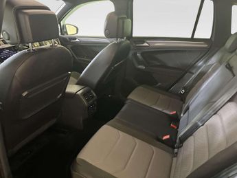 Volkswagen Tiguan 2.0 TDI R-Line SUV 5dr Diesel DSG Euro 6 (s/s) (150 ps)