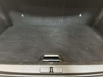 Peugeot E-2008 50kWh Allure Premium SUV 5dr Electric Auto (136 ps)