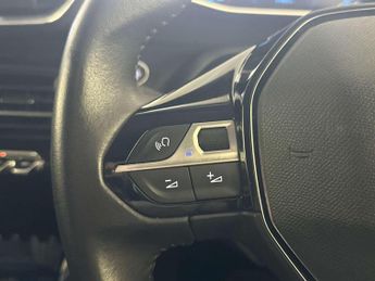 Peugeot E-2008 50kWh Allure Premium SUV 5dr Electric Auto (136 ps)