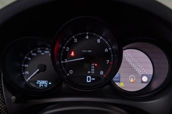 Porsche Macan 2.0T PDK 4WD Euro 6 (s/s) 5dr