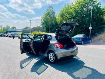 Peugeot 208 1.4 e-HDi Allure EGC Euro 5 (s/s) 5dr