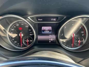Mercedes-Benz GLA 2.1 GLA220d AMG Line (Premium Plus) 7G-DCT 4MATIC Euro 6 (s/s) 5
