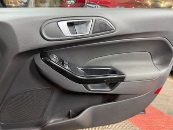 Ford Fiesta 1.0T EcoBoost Titanium Euro 5 (s/s) 5dr