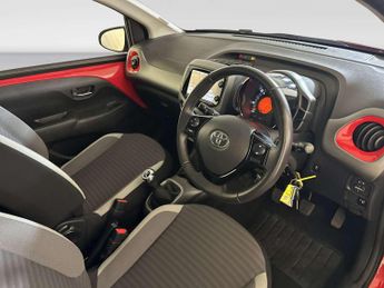 Toyota AYGO 1.0 VVT-i x-play Hatchback 5dr Petrol Manual Euro 6 (71 ps)