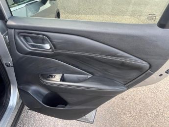Nissan Qashqai 1.3 DIG-T MHEV N-Connecta XTRON Euro 6 (s/s) 5dr