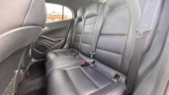 Mercedes-Benz GLA 2.1 GLA200d AMG Line (Premium Plus) 7G-DCT 4MATIC Euro 6 (s/s) 5