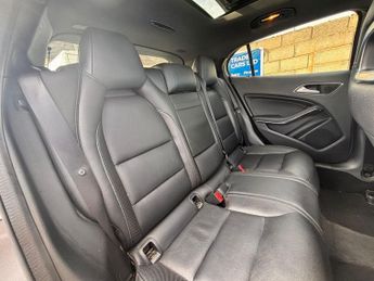 Mercedes-Benz GLA 2.1 GLA200d AMG Line (Premium Plus) 7G-DCT 4MATIC Euro 6 (s/s) 5