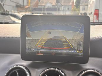 Mercedes-Benz GLA 2.1 GLA200d AMG Line (Premium Plus) 7G-DCT 4MATIC Euro 6 (s/s) 5