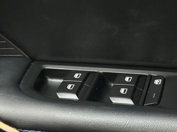 MG MG4 51kWh SE Auto 5dr