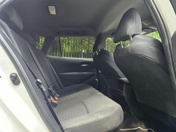 Toyota Corolla 2.0 VVT-h Design Touring Sports 5dr Petrol Hybrid CVT Euro 6 (s/