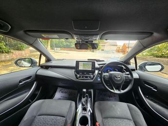 Toyota Corolla 2.0 VVT-h Design Touring Sports 5dr Petrol Hybrid CVT Euro 6 (s/