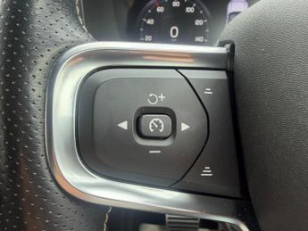 Volvo XC40 1.5h T5 Twin Engine Recharge 10.7kWh R-Design Auto Euro 6 (s/s) 