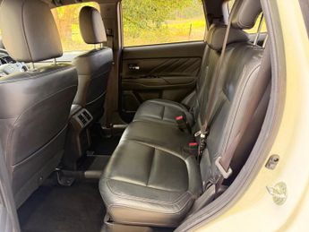 Mitsubishi Outlander 2.4h TwinMotor 13.8kWh 4h CVT 4WD Euro 6 (s/s) 5dr