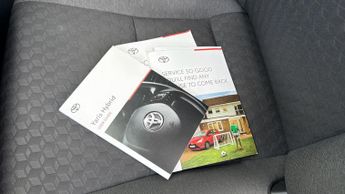 Toyota Yaris 1.5 VVT-h Icon E-CVT Euro 6 (s/s) 5dr