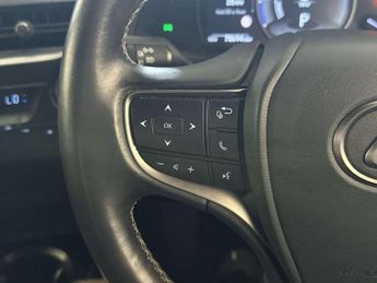Lexus UX 2.0 250h SUV 5dr Petrol Hybrid E-CVT Euro 6 (s/s) (184 ps)