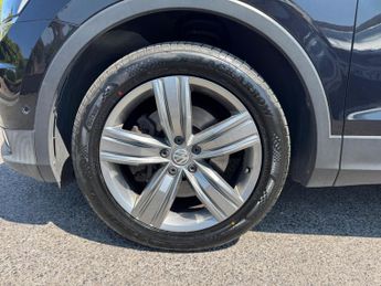 Volkswagen Tiguan 2.0 TDI BlueMotion Tech SEL SUV 5dr Diesel DSG 4Motion Euro 6 (s