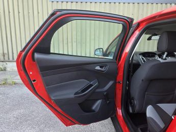 Ford Focus 1.0T EcoBoost Zetec Euro 5 (s/s) 5dr