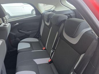 Ford Focus 1.0T EcoBoost Zetec Euro 5 (s/s) 5dr