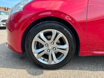 Peugeot 208 1.2 VTi PureTech Allure Euro 5 5dr