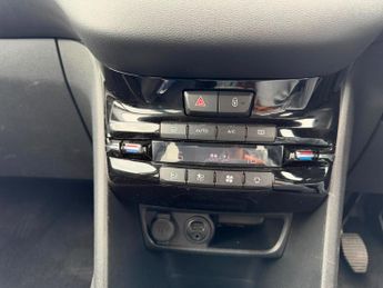 Peugeot 208 1.2 VTi PureTech Allure Euro 5 5dr