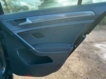 Volkswagen Golf 2.0 TDI R-Line DSG Euro 6 (s/s) 5dr
