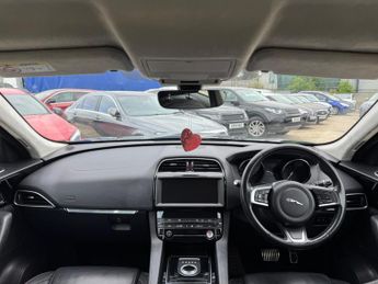 Jaguar F-PACE 2.0 D180 Prestige Auto Euro 6 (s/s) 5dr