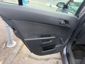 Vauxhall Astra 1.8i 16v Life 5dr