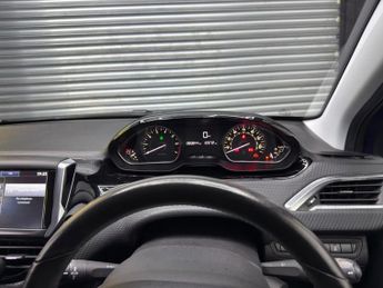 Peugeot 208 1.2 PureTech XS White Euro 6 5dr