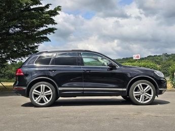 Volkswagen Touareg 3.0 TDI V6 BlueMotion Tech R-Line SUV 5dr Diesel Tiptronic 4WD E