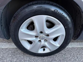 Vauxhall Zafira 1.6 16V Exclusiv MPV 5dr Petrol Manual Euro 5 (115 ps)