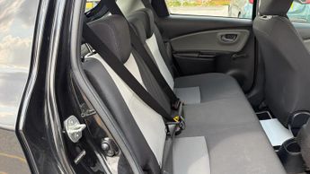 Toyota Yaris 1.5 VVT-h Icon Tech E-CVT Euro 6 (s/s) 5dr