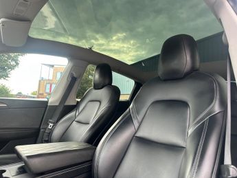 Tesla Model Y (Dual Motor) Long Range Auto 4WDE 5dr