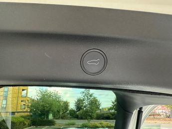 Tesla Model Y (Dual Motor) Long Range Auto 4WDE 5dr