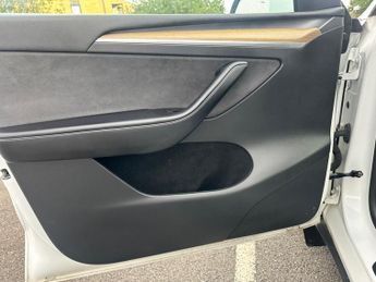 Tesla Model Y (Dual Motor) Long Range Auto 4WDE 5dr