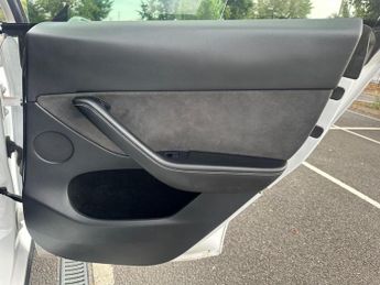 Tesla Model Y (Dual Motor) Long Range Auto 4WDE 5dr