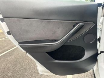 Tesla Model Y (Dual Motor) Long Range Auto 4WDE 5dr
