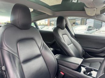 Tesla Model 3 Standard Range Plus Auto RWD 4dr
